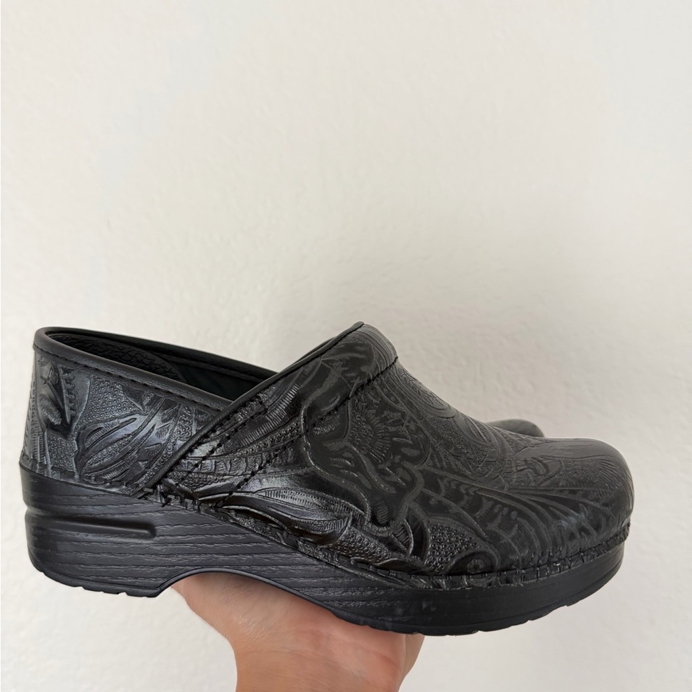 Dansko Black Embossed Clogs size 6